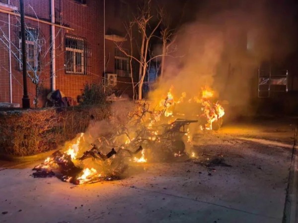 西安一小區(qū)電動車著火，火災預警監(jiān)控是電動車棚必不可少的！