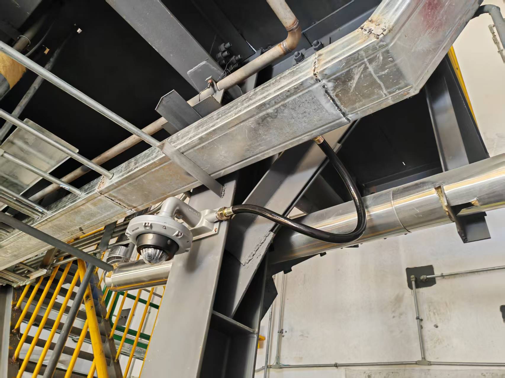 工業(yè)安全守護(hù)神：安裝防爆監(jiān)控攝像頭的硬核守護(hù)