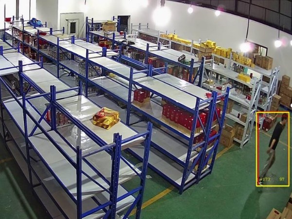 安裝AI智能監(jiān)控?cái)z像頭才能滿足倉庫日常監(jiān)管、財(cái)物防盜的需求